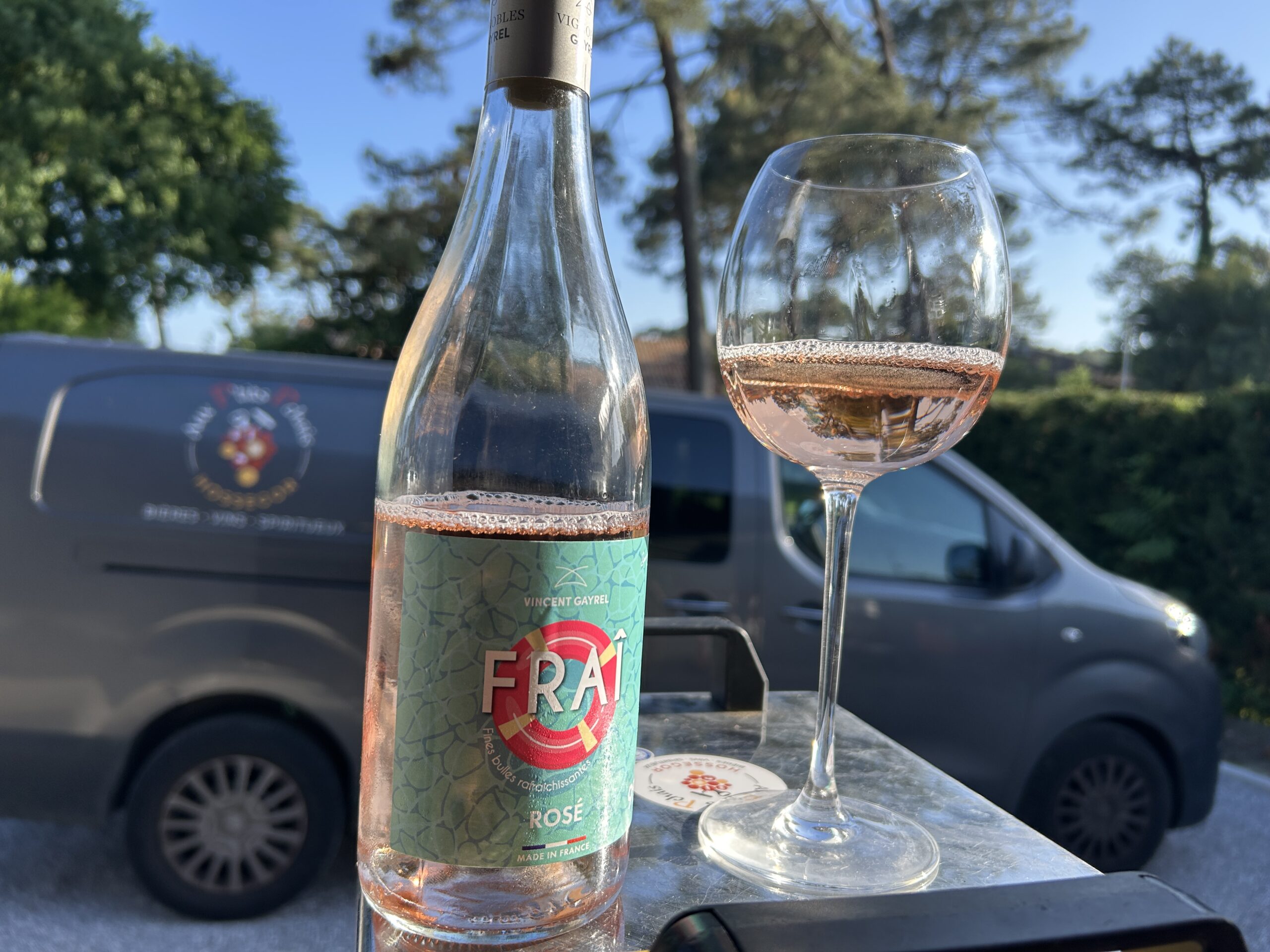 Fraî, vin rosé pétillant en bouteille