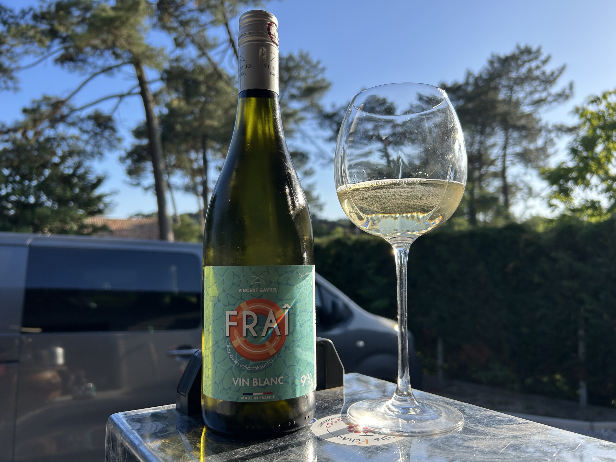 Fraî, vin blanc pétillant en bouteille